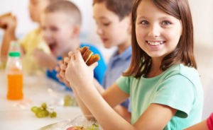 Spuntino in classe, consigli per una sana alimentazione